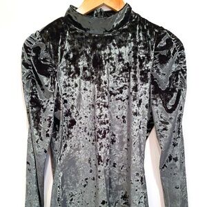 ME and EM Green crushed stretch velvet top Size 4